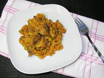 куриная печень с рисом и горошком